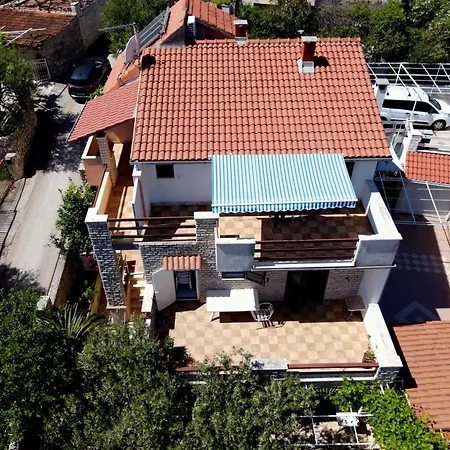 Mevi 아파트 트로기르