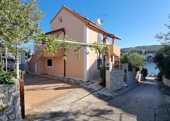 Mevi 아파트 트로기르