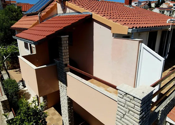 Mevi 아파트 트로기르